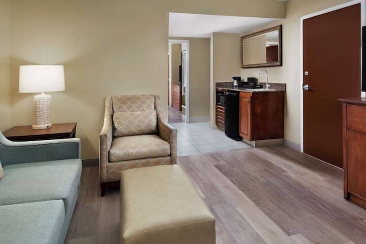Room 8 of 33
